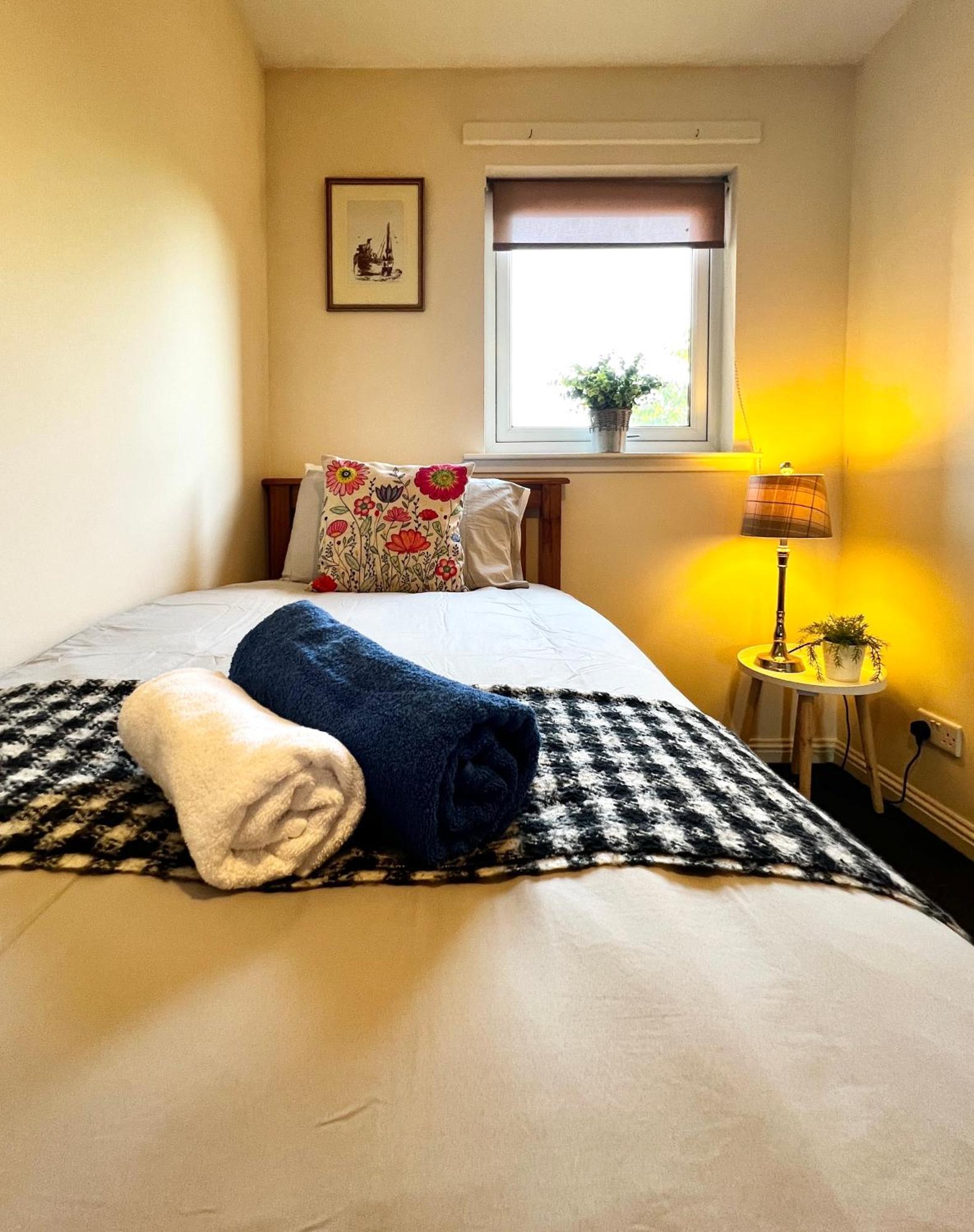 Stylish Modern Flat With Juliet Balcony & Parking *