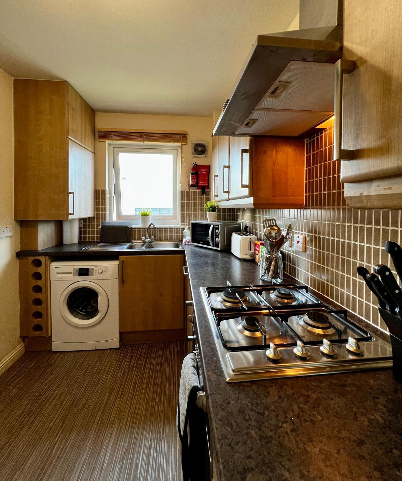 Stylish Modern Flat With Juliet Balcony & Parking * Glasgow