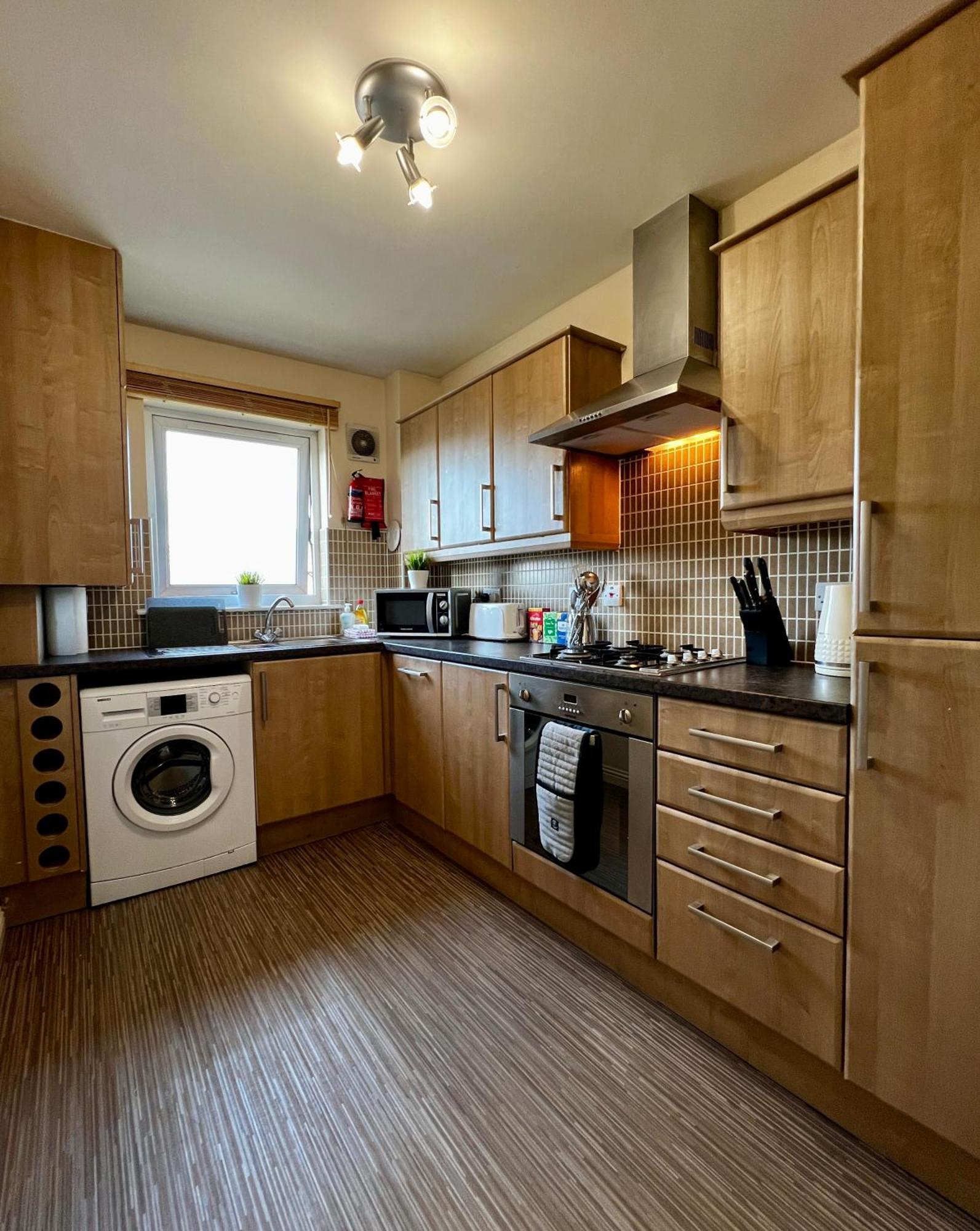 Stylish Modern Flat With Juliet Balcony & Parking Apartment *