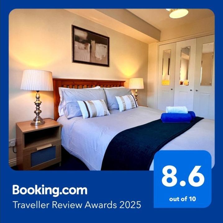 Stylish Modern Flat With Juliet Balcony & Parking Apartment *
